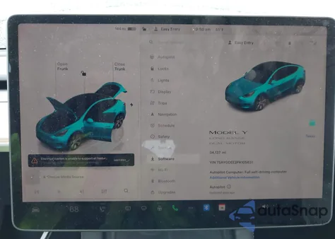 2023 Tesla Model Y Awd/Long Range Dual Motor All-Wheel Drive z USA, uszkodzony, nr VIN 7SAYGDEE2PA105631